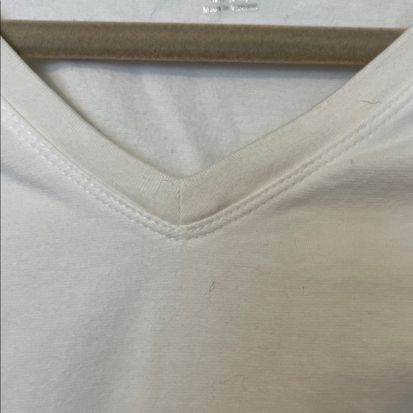 Danskin Women’s White Long Sleeve V-Neck Top Medium (8-10) NWOT - Picture 4 of 4